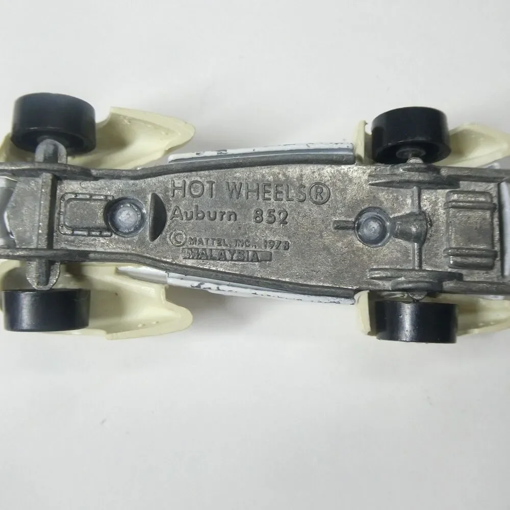 Hot Wheels Auburn 852 1978 Malaysia Vintage Car White Mattel